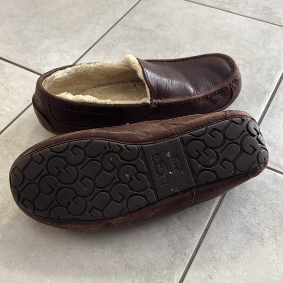 UGG Men’s Slippers - Size 12 - Picture 3 of 3